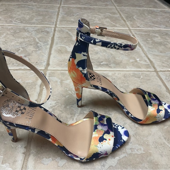 NWOT Vince Camuto 3.5" heels Size 7.5M - Picture 2 of 5